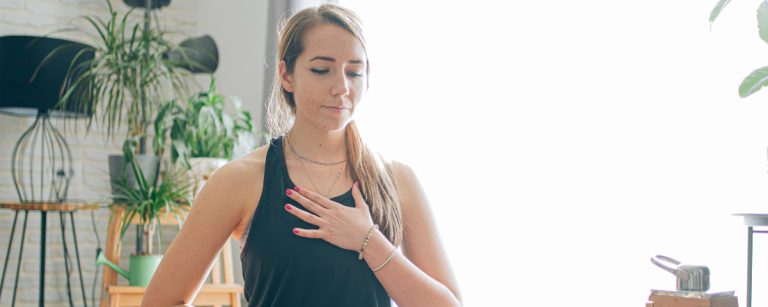 Calm illustration showing a breathing cycle with equal inhale, hold, exhale, and hold segments