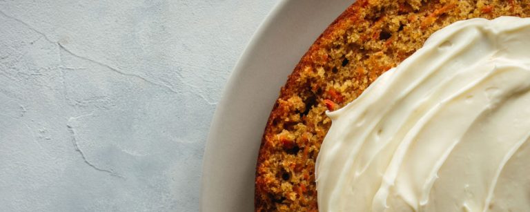 Carrot cake breakfast tart with oats and spices, sliced and served