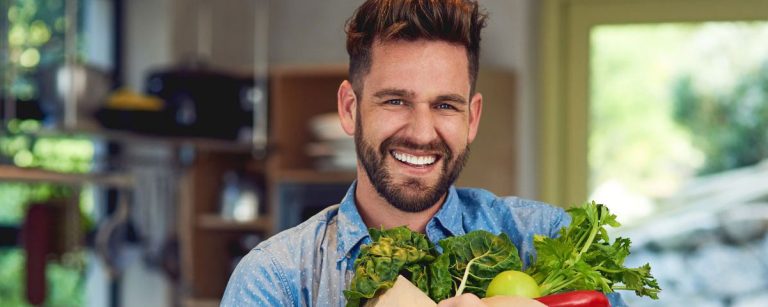 Illustration of healthy food, movement icons and question marks symbolizing nutrition and exercise myths