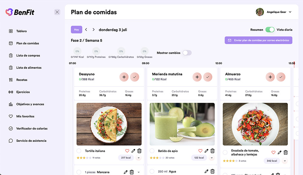 BenFit Ernährungsplan App-Oberfläche mit dem Tagesplan für Donnerstag, 3. Juli. Die personalisierte Übersicht zeigt Mahlzeiten wie italienische Tortilla, Sellerie-Smoothie und Tomaten-Linsen-Salat mit detaillierten Kalorien-, Protein-, Kohlenhydrat- und Fettangaben. Links befinden sich Navigationspunkte wie Rezepte, Einkaufsliste und Übungen. Ideal für Fitness, Abnehmen und gesunde Ernährung.
